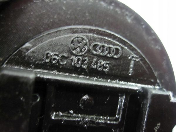 AUDI A3 1.6 TDI CAY 105KM 10r korek wlewu oleju 06C103485 - obrazek 2