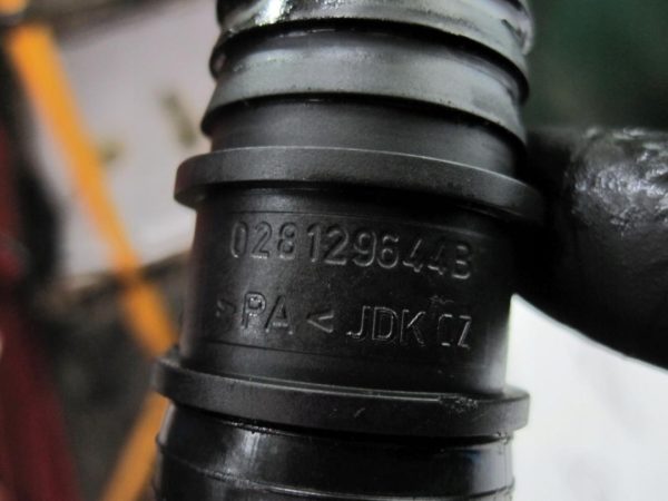 AUDI A4 2.0 TDI CJC 140KM 13r 146 tys. km Rura przewód odmy 03L103493AB - obrazek 2