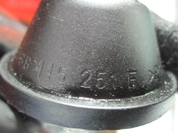 AUDI VW VI 1.6 TDI CAY 105KM smok oleju 038115251 038115251E - obrazek 3