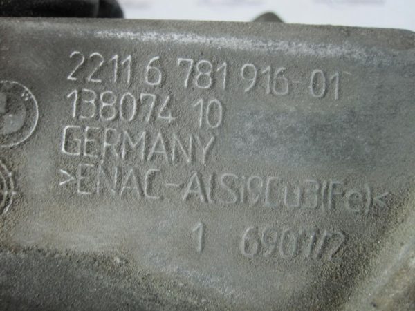 BMW 1 2.0 D 11r łapa silnika 6781916 - obrazek 4