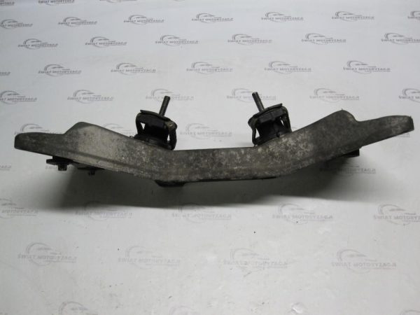 BMW 1 F10 F20 2.0 B 12r. 245KM 6796605 18574710HU ŁAPA PODPORA SKRZYNI - obrazek 2