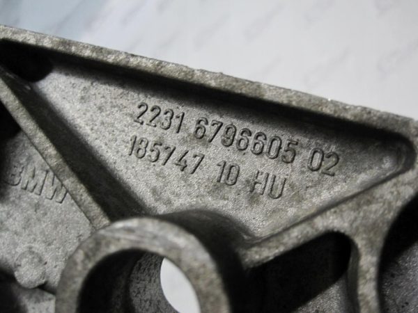 BMW 1 F10 F20 2.0 B 12r. 245KM 6796605 18574710HU ŁAPA PODPORA SKRZYNI - obrazek 3