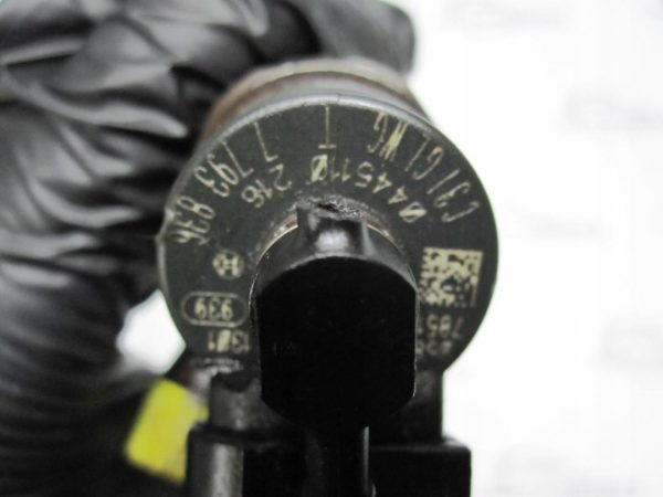 BMW 320d 520d E61 E83 E90 E91 2.0D 3.0D WTRYSKIWACZ WTRYSK 0445110216