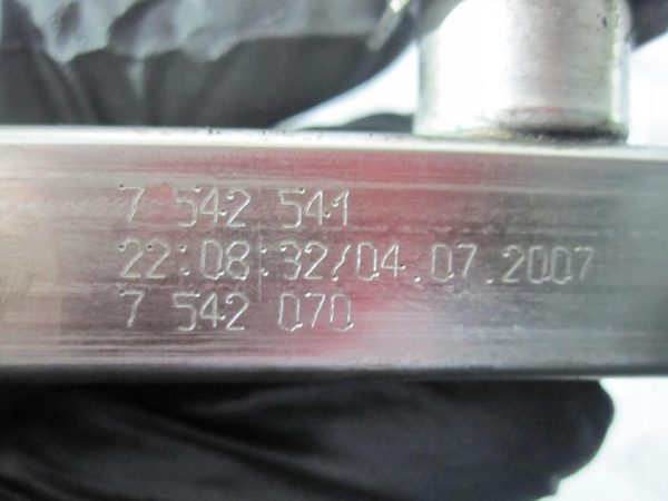 BMW E90 E60 2.5 B 07r listwa wtryskowa 7542541 7542070 - obrazek 2