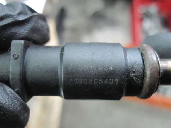 BMW E90 E60 2.5 B 07r wtryskiwacz 7531634 - obrazek 3