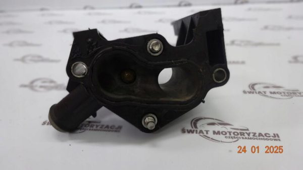 FORD FIESTA 1.25 16V SNJA 12R. 82KM 141KM 7M5G-8K556-AC Obudowa termostatu