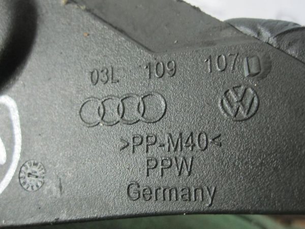 GOLF 1.6 TDI CAY 90KM 10r obudowa rozrządu 03L109107D - obrazek 3