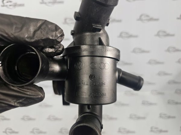 GOLF 1.6 TDI CAY 90KM 10r obudowa termostatu 03L121111S V7548004 - obrazek 3