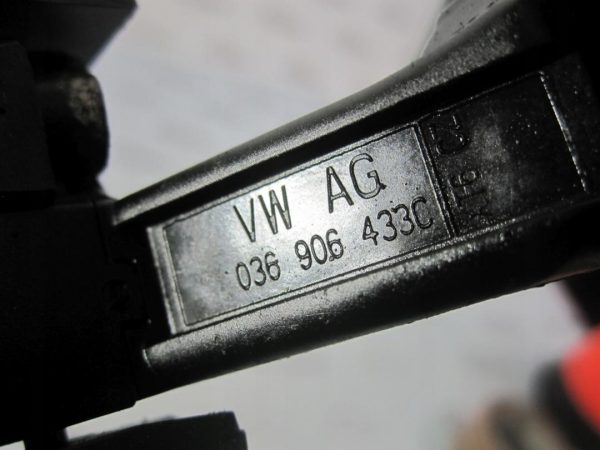 GOLF 1.6 TDI CAY 90KM 10r uszczelniacz wału 038103173A - obrazek 3