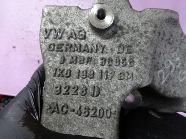 GOLF PLUS 1.6 TDI 12R CAY CAYB 105KM 1K0199177BM Łapa silnika - obrazek 5