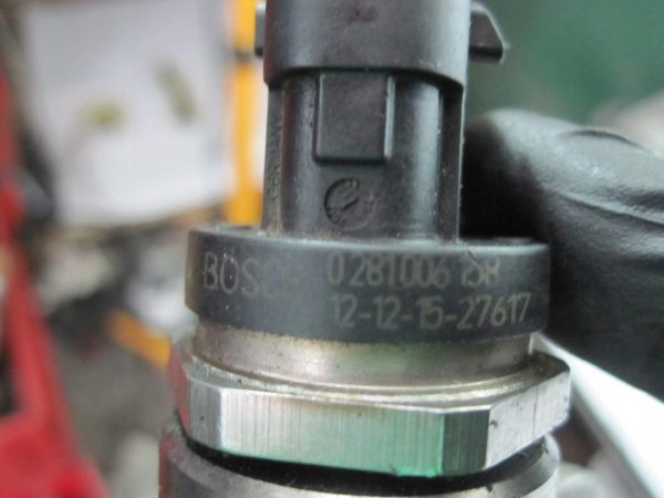 Insignia 2.0 CDTI 13r listwa wtryskowa czujnik 0445214221 55576177 - obrazek 3