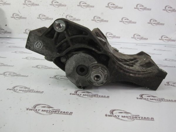 Insignia 2.0 CDTI 140KM A20DTE łapa wspornik alternatora 5582510 55562864