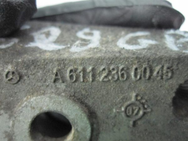 MERCEDES CLC 2.2 CDI 646.963 10r łapa mocowanie pompy A6112360045 - obrazek 2