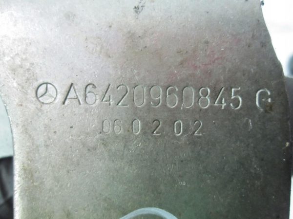 MERCEDES E 3.0 CDI 06r wspornik mocowanie kolektora A6420960845G - obrazek 2