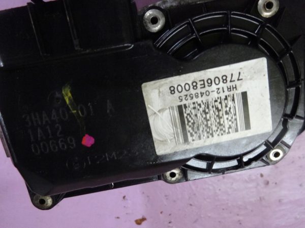 NISSAN MICRA 1.2 12V 98KM HR12 3HA40-01A 77806E8008 PRZEPUSTNICA - obrazek 4