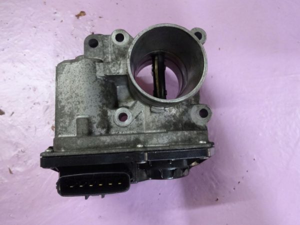 NISSAN MICRA 1.2 12V 98KM HR12 3HA40-01A 77806E8008 PRZEPUSTNICA - obrazek 6