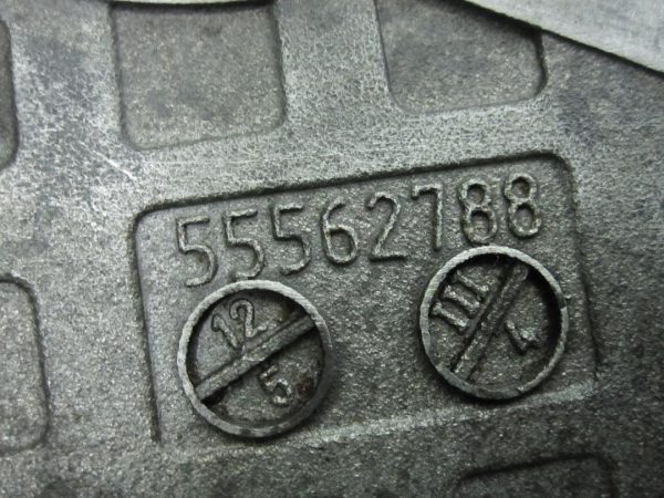 Opel Corsa 1.2 16V A12XER 85KM 12r pompa oleju obudowa rozrządu 55562788 - obrazek 3