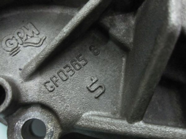 Opel Corsa 1.2 16V A12XER 85KM 12r pompa oleju obudowa rozrządu 55562788 - obrazek 4
