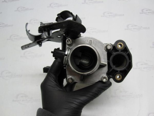 Opel Insignia 1.8 16V A18XER 15R. 140KM 55575048 OBUDOWA TERMOSTATU - obrazek 3