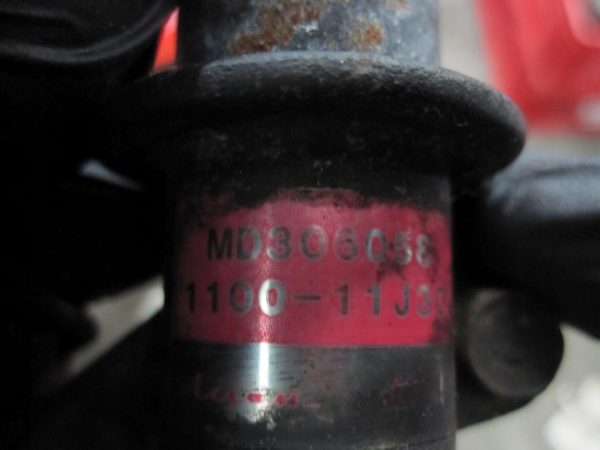 PAJERO 3.0 B V6 97r listwa wtryskowa MD306058 1100-11J30 - obrazek 2