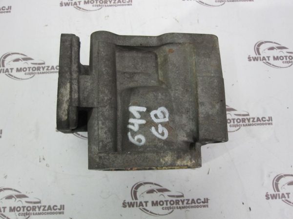 PAJERO 3.0 B V6 97r obudowa termostatu - obrazek 5