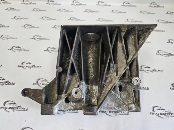 TRAFIC VIVARO 2.0 DCI M9R630 114KM 14r łapa wspornik silnika 8200798760