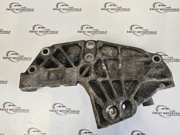 TRAFIC VIVARO 2.0 DCI M9R630 14r 114KM łapa wspornik silnika 8201011432