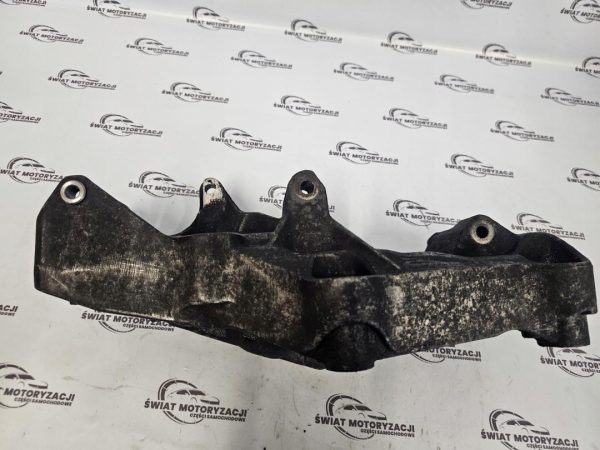 TRAFIC VIVARO 2.0 DCI M9R786 114KM 14r łapa wspornik alternatora 8200803443 - obrazek 2