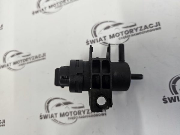 TRAFIC VIVARO 2.0 DCI M9R786 114KM 14r zawór podciśnienia 8200762162