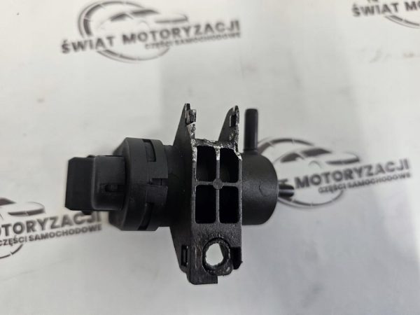 TRAFIC VIVARO 2.0 DCI M9R786 114KM 14r zawór podciśnienia 8200762162 - obrazek 8