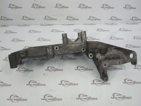 Volvo XC90 2.4 D 06r łapa mocowanie alternatora 30757068 - obrazek 2