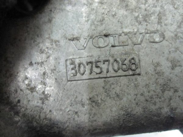 Volvo XC90 2.4 D 06r łapa mocowanie alternatora 30757068 - obrazek 3