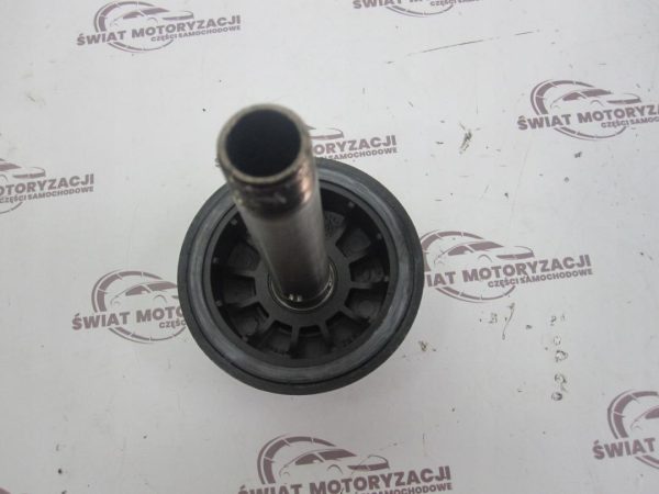 VW PASSAT 2.0 TDI 09r pokrywa chłodnicy oleju 038117061B - obrazek 2