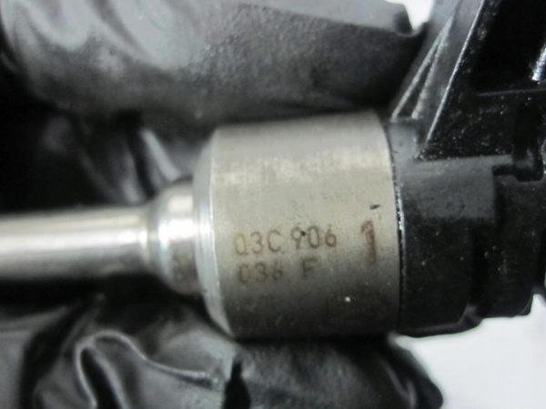 VW SCIROCCO A4 1.4 TSI 11r wtryskiwacz 03C906036F - obrazek 3
